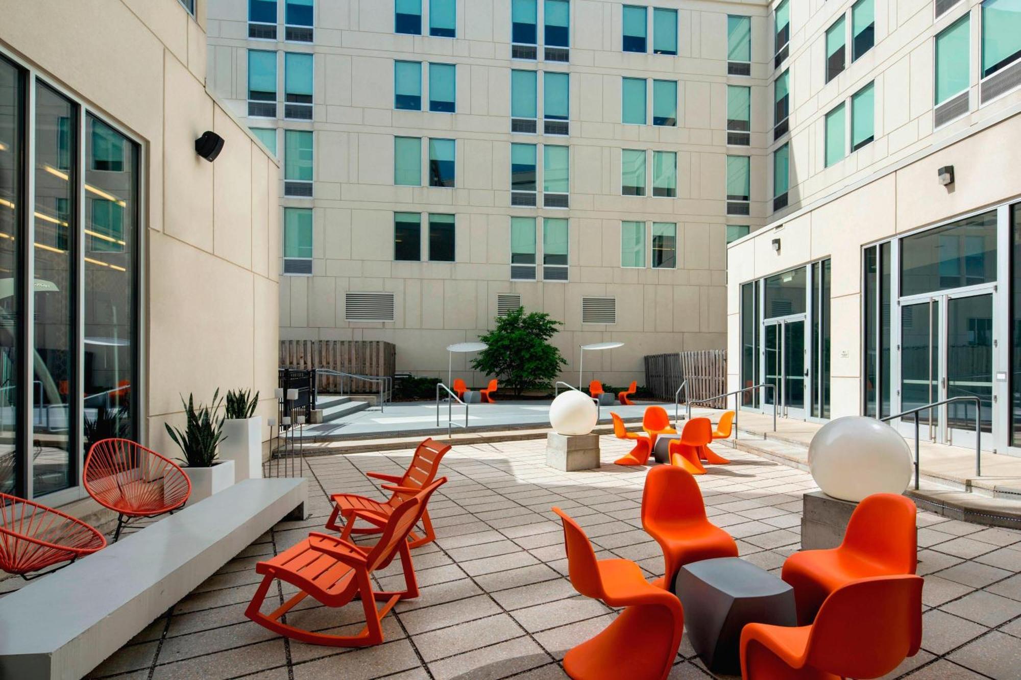Aloft Hotel Milwaukee Downtown Exterior foto