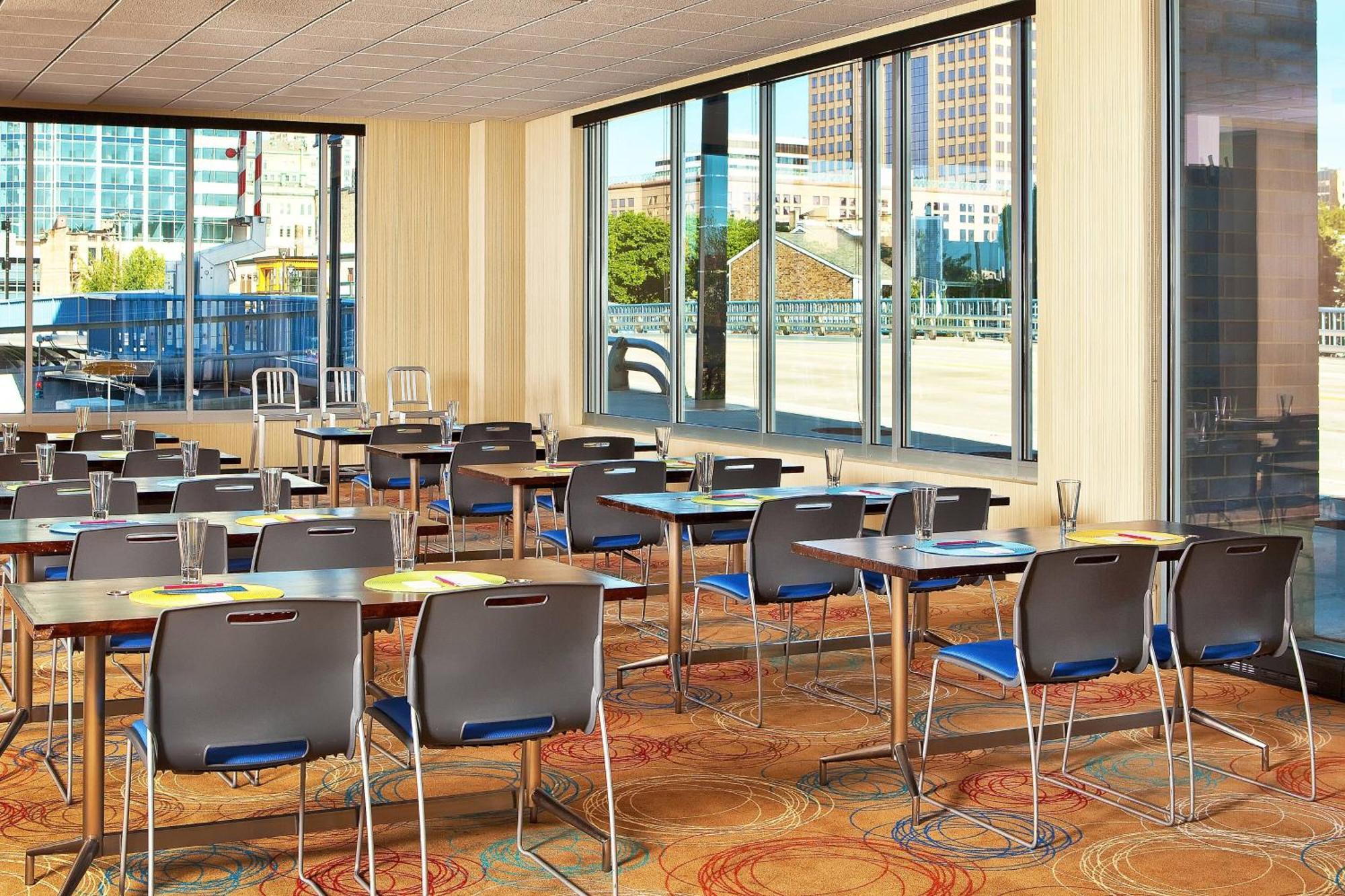 Aloft Hotel Milwaukee Downtown Exterior foto