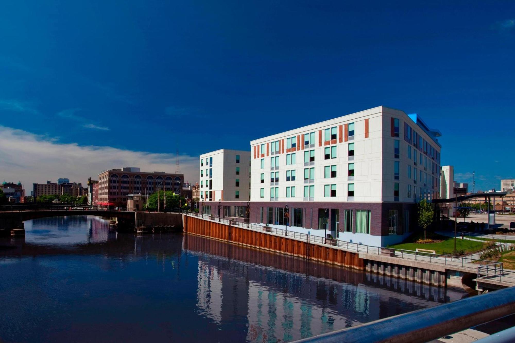 Aloft Hotel Milwaukee Downtown Exterior foto