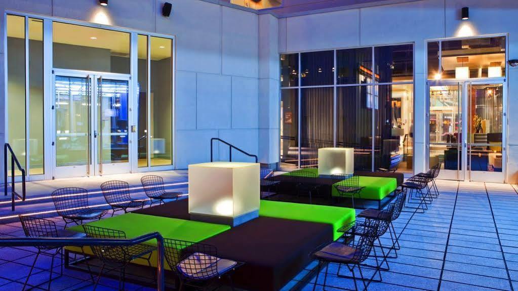 Aloft Hotel Milwaukee Downtown Exterior foto
